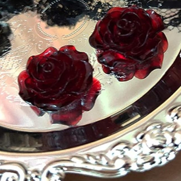 Blood Red Resin Rose Earrings Carved Flower 3D Realistic Flowers New - Picture 7 of 8